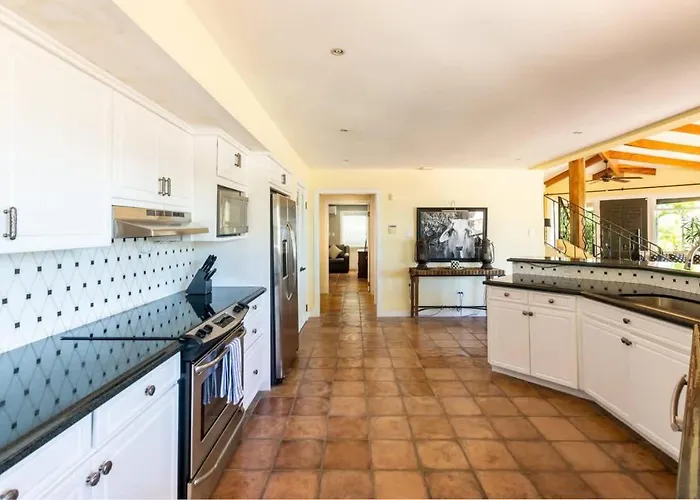 Stunning With Brand-new And Oceanview Terrace With Private Swimming Pool & Hot Tub Сasa de vacaciones