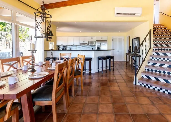 Сasa de vacaciones Stunning With Brand-new And Oceanview Terrace With Private Swimming Pool & Hot Tub